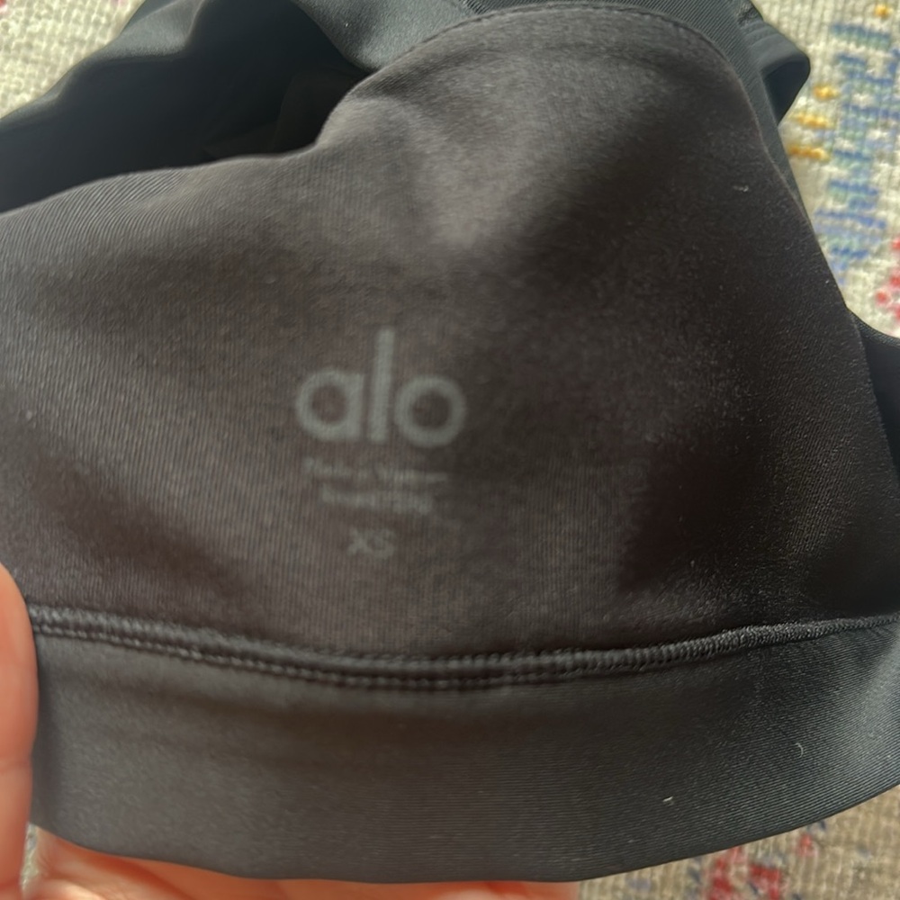 Alo Airlift Crescent Rip Sports Bra - Picture 4 of 4